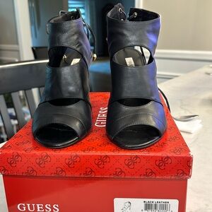 Guess Ollay Corset Cut Out Tie Heels
Black Leather Sandals Size 8